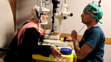 Yaşlı kadın yeniden görmeye başladı