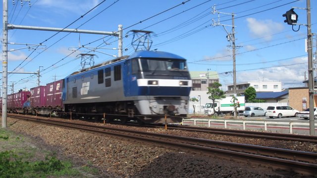 Japan Kakegawa freight train with EF210-6, train de marchandises 電気機関車は貨物列車と一緒に静岡に向かって掛川を駆け抜けます