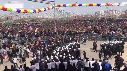 Diyarbakır'da coşkulu Nevruz kutlaması