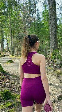 Ilona Smet, sublime en Roxy pour mettre en valeur son ventre de future maman. @ Instagram / Ilona Smet