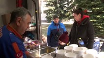Ukrayna Afad'ı şimdi tanıdı: Bir tek onlar yemek dağıtıyor