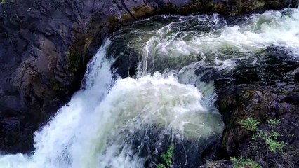 AMAZAING WATERFALL SCENE