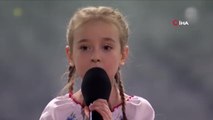 Ukrayna'da sığınakta şarkı söyleyen çocuk, Polonya'da konser verdi