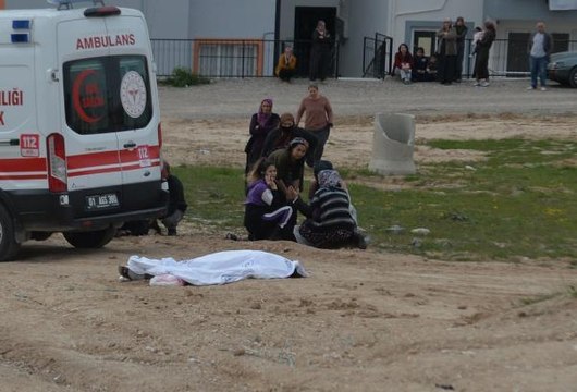 EŞİNİ, KIZININ GÖZÜ ÖNÜNDE TÜFEKLE BAŞINDAN VURUP ÖLDÜRDÜ