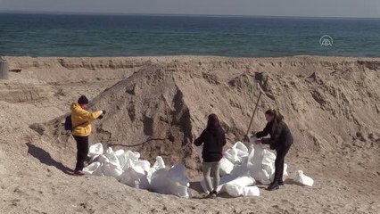 Şehir savunması için plajlara akın ettiler