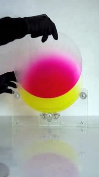 Kinetic artwork by Felipe Pantone #designtherapy #product #productdesign #industrialdesign #designinspiration #designer #productdesigner #industrialdesigner #therapydesign #therapy #design #products #designmaster #masterdesigner #producers #decor #art