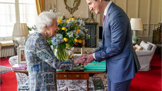 Voici - Elizabeth II : la déchirante raison pour laquelle la reine annule ses engagements plutôt que d'apparaitre affaiblie