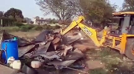 एमपी में अपहरण कांड के आरोपियों के यहां चले बुलडोजर video