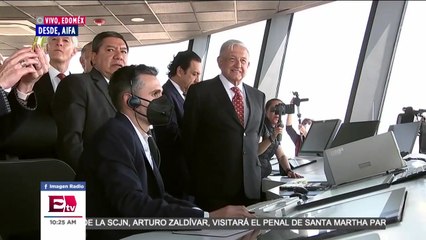 López Obrador supervisa operaciones del AIFA desde torre de control