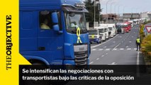 Se intensifican las negociaciones con transportistas bajo las críticas de la oposición
