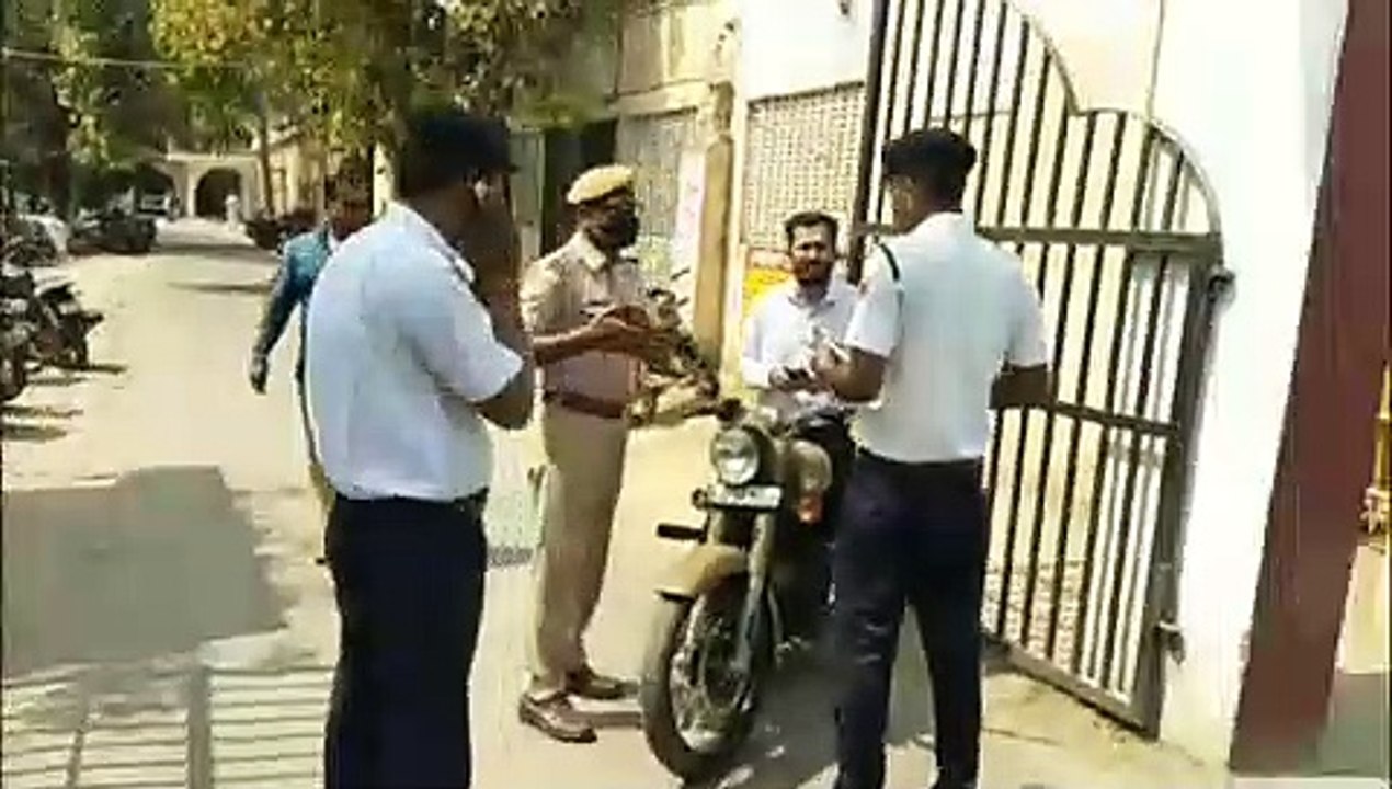 Collectorएक बजे बाद हुई जिला कलक्टर के आदेशों की पालना, पुलिस ने काटे चालान
