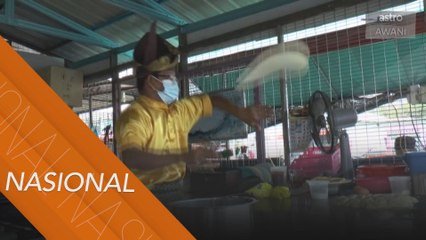 Panglima Awang berbaju Melayu, bertanjak tebar roti canai