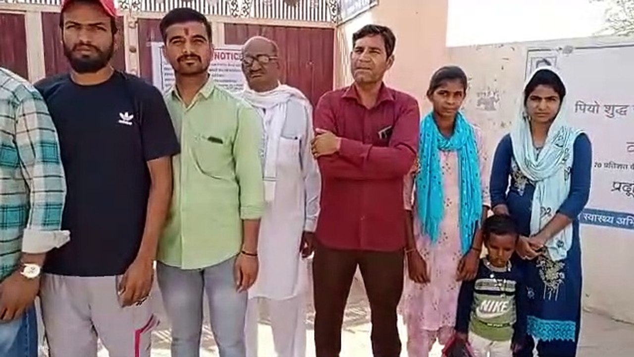 बैंक ने निजी विद्यालय को किया सील, विद्यालय में अध्ययनरत सवा सौ  छात्रों का भविष्य दांव पर