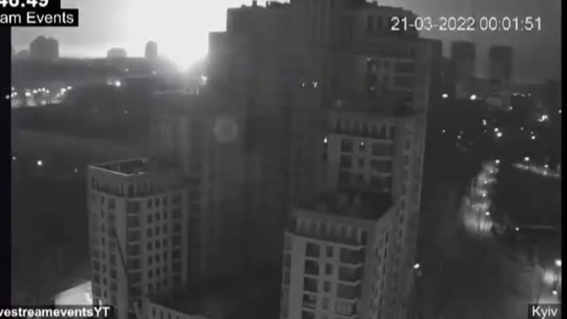 Rusia dice que había un vehículo de baterías antiaéreas en el centro comercial de Kiev bombardeado