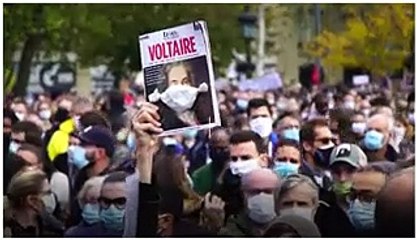 Vidéo : les enseignants sous le choc lors de l'hommage à Samuel Paty