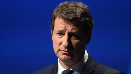VOICI :  Au tableau : Yannick Jadot épinglé par les enfants, il se justifie sur son habitude pas très écolo