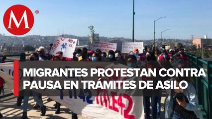 Migrantes marchan en Tijuana, piden que EU derogue el título 42