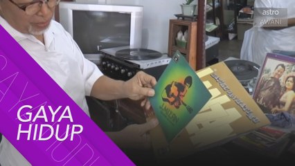 Piring hitam: Gunting rambut sambil hiburkan pelanggan