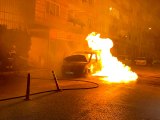 Bursa'da bir otomobil, sahibinin gözü önünde alev alev yandı