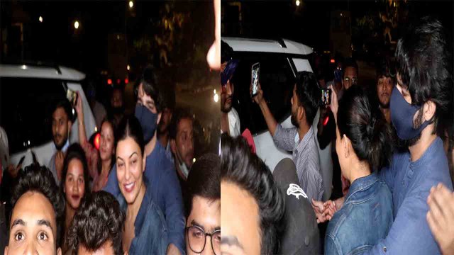 Sushmita Sen आधी रात Ex Bf Rohman Shawl संग हुईं Spot, Actress को भीड़ से बचाते दिखे रोहमन |FilmiBeat