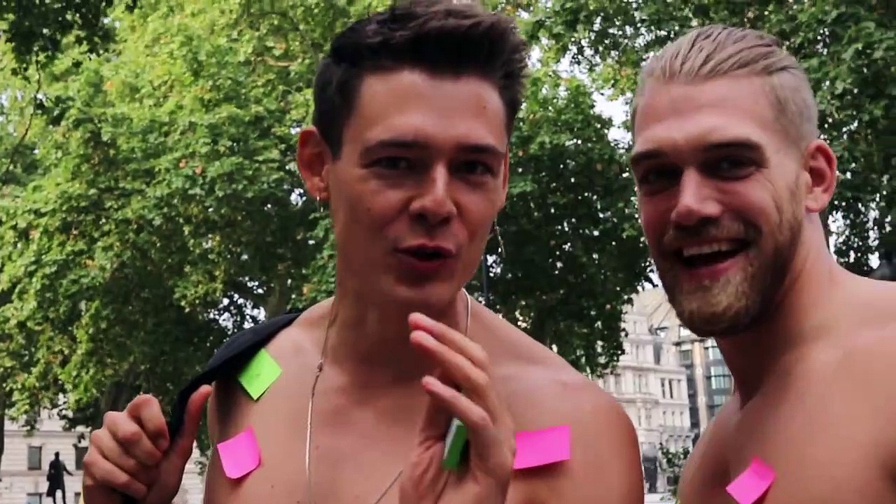 Video MODEL VS BODYBUILDER! Who gets the Ladies _Boys_!