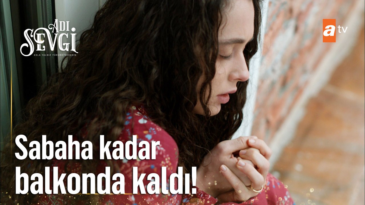 Zeynep tüm geceyi balkonda geçiriyor