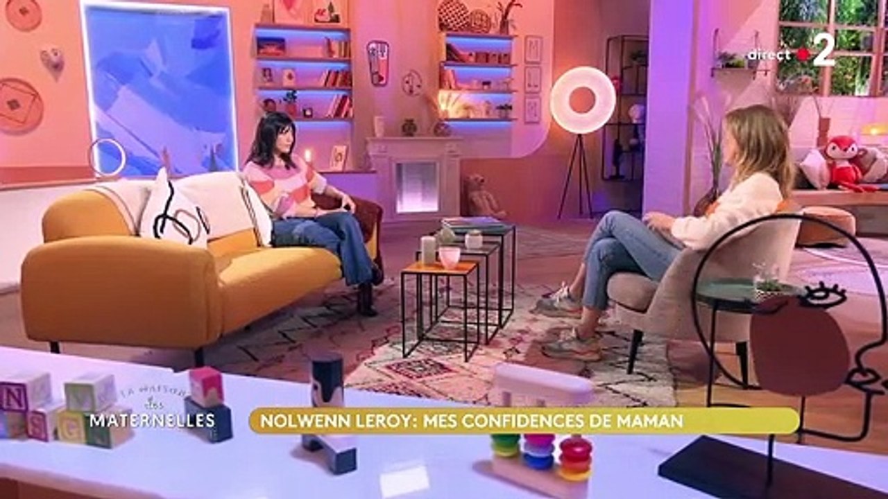 Nolwenn Leroy parle de sa prochaine grossesse sur le plateau des Maternelles avec Agathe Lecaron