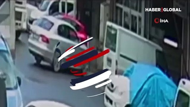 Başakşehir'de kamyonu elleriyle durdurmaya çalışan adam kamerada