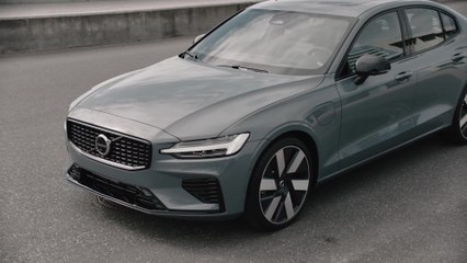 2023 Volvo S60 Recharge T8 Design in Thunder Grey
