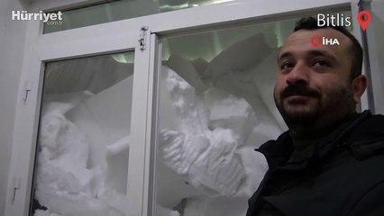 Bitlis’te kar kapı ve pencereleri kapattı