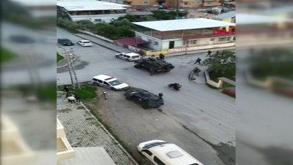 Polisten kaçıp el bombası attılar! O anlar anbean kamerada