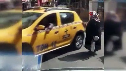 Yaşlı kadın taksiye binebilmek için yalvardı
