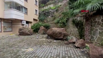 Dev kayaların düştüğü korku sitesinde heyelan korkusu