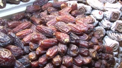 Ramazan'ın gözdesi hurma tezgahlardaki yerini aldı