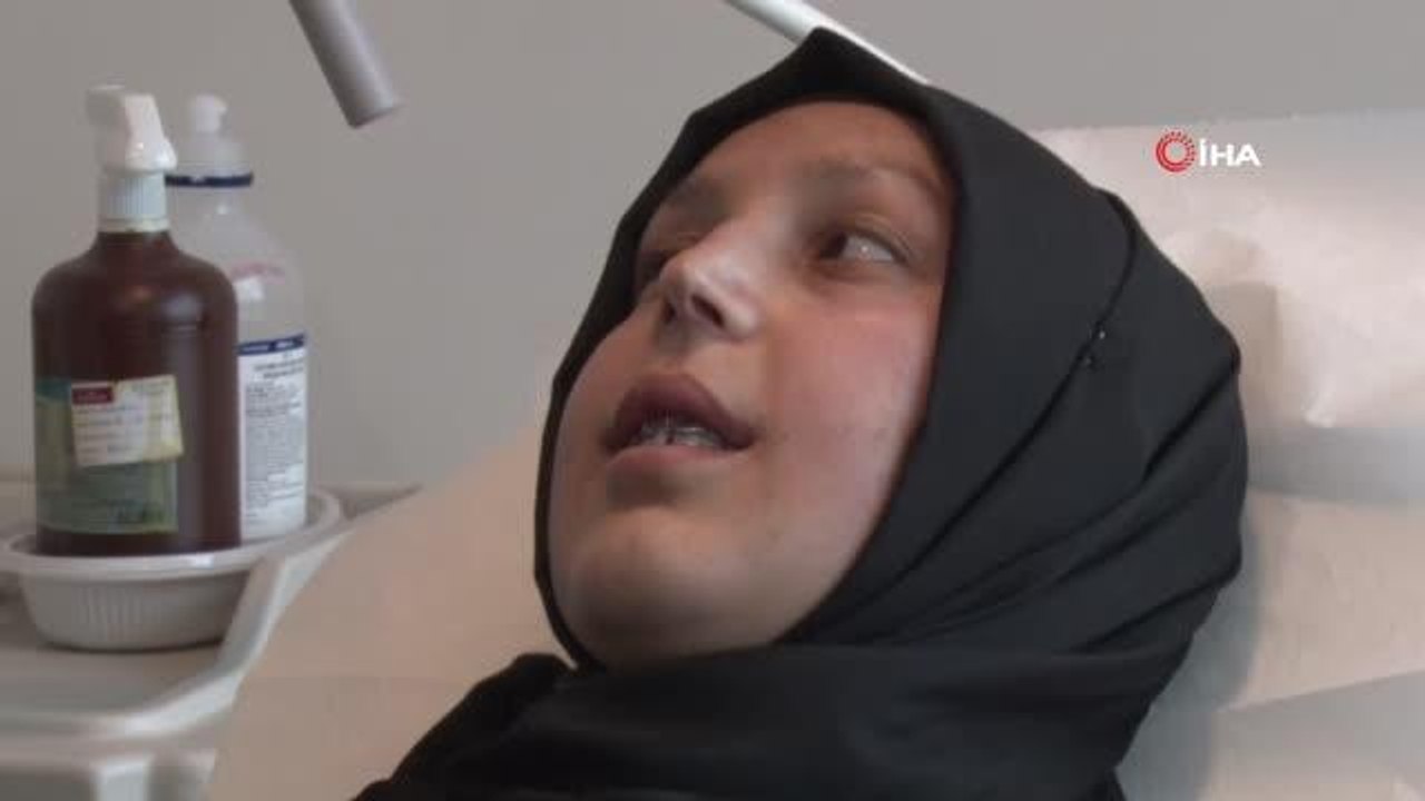 Doğuştan çene bozukluğu olan hastaya estetik çene: 21 yıl sonra çenesi düzeldi