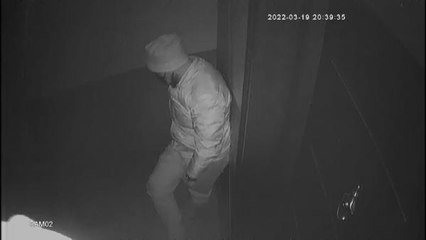 ŞİŞLİ'DE UMDUĞUNU BULAMADI; AYAKKABILARI ÇALMAKTA KARARSIZ KALDI