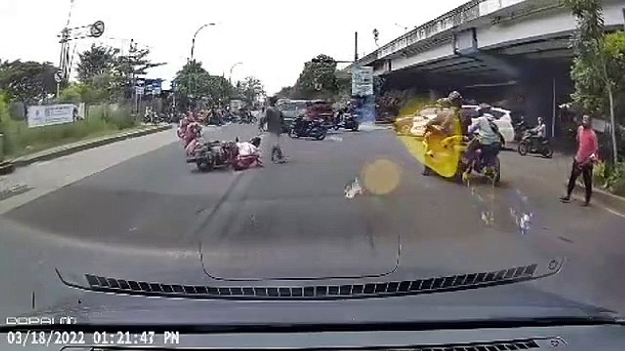 Terekam Media Kamera, Dashcam Kamera Mobil di Jalan Eps.0632
