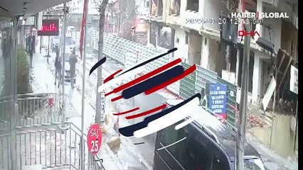 Son Dakika! Avcılar'da bina çöktü! O anlar kamerada