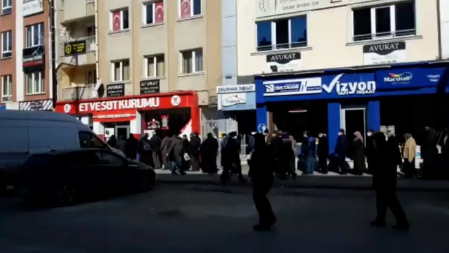 Et ve Süt Kurumu yüzde 48 zam yaptı, kuyruklar uzadıkça uzadı