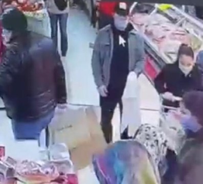 SANCAKTEPE'DE MARKETTE MÜŞTERİNİN CEBİNDEN TELEFONUNU ÇALDI