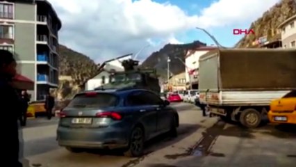 Hakkari'de sınıra askeri sevkiyat