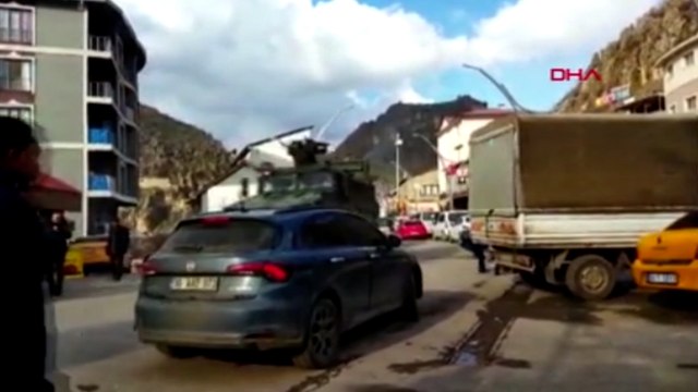 Hakkari'de sınıra askeri sevkiyat