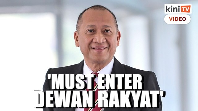 Nazri puts pressure on govt to table anti-hopping law