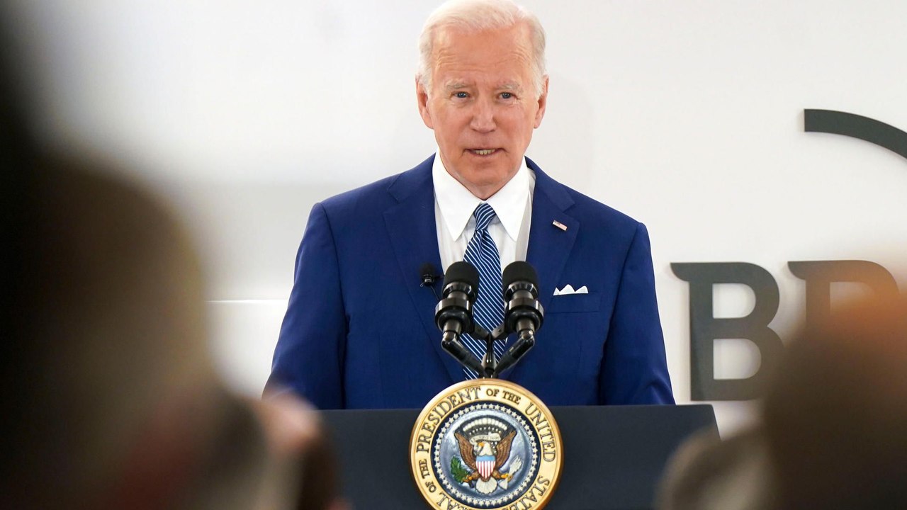 Selon Biden, Poutine envisage d’utiliser des armes chimiques et biologiques en Ukraine