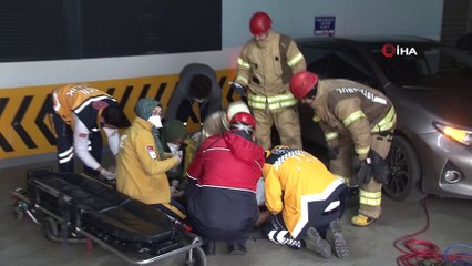 Durdurmak istediği otomobilinin altında kaldı