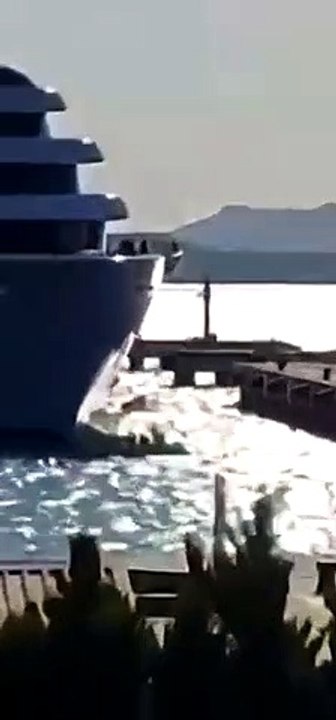Ucranianos tentam impedir mega-iate de Abramovich de atracar na Turquia