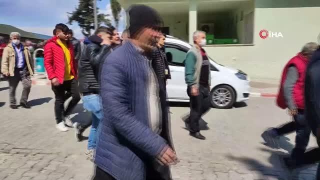 Son dakika haberi: Boşanmak istediği kocası tarafından öldürülen kadın, son yolculuğuna uğurlandı... Kadının oğlu, Gel beni de vur diye feryat etti