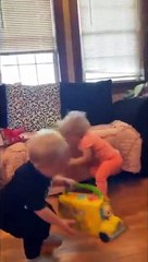 Quando descobres que o teu filho tem jeito para o futebol... ao estilo de Neymar!