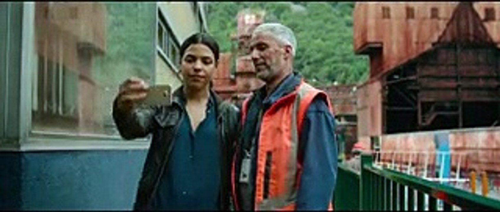 Bande-annonce : Zita Hanrot voit "Rouge"