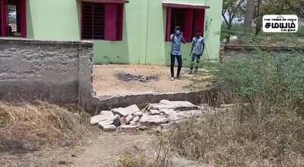 கழிப்பறை வசதி இல்லை; மரத்தடியில் வகுப்பு; துயரத்தில் மாணவர்கள்!